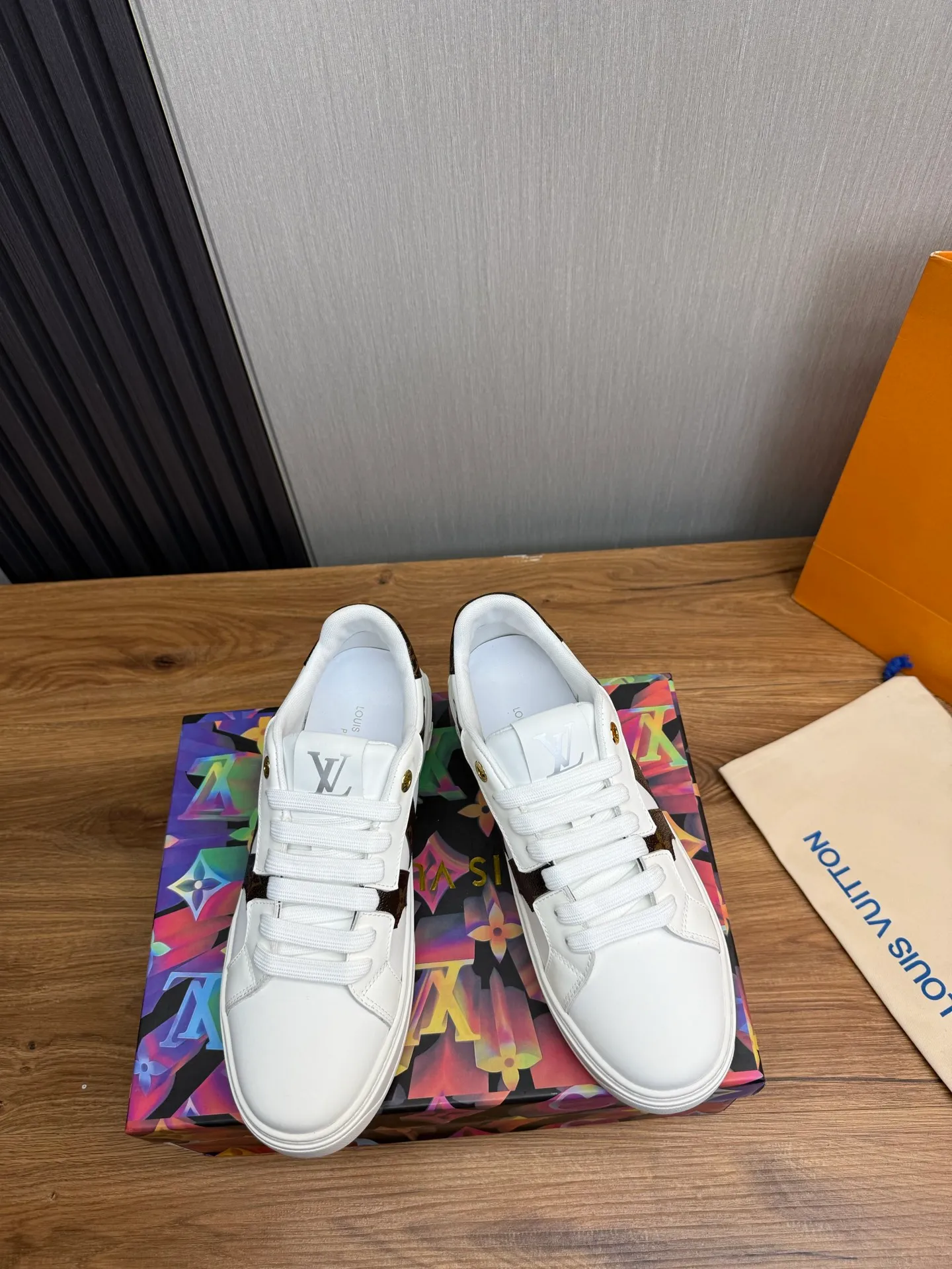 Men's shoes 💰520💰 LOUIS VUITTON [Luden Yiwei] The new trendy Lv is on the market 🎁, casual and fashionable men's shoes 👟 The upper is made of imported silk cowhide + cowhide mesh lining, the original wear-resistant rubber outsole, the version is simple and elegant, exclusive for trendy men. 38-44